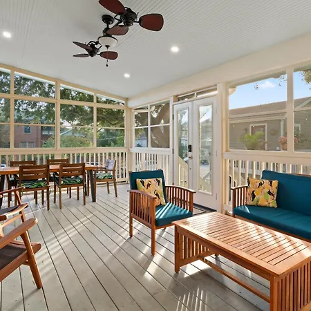 Historic Galveston Family Beach Home With 3 King Beds